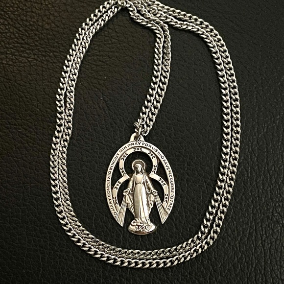 Vintage 925 Sterling Silver Blessed Virgin Mary religious pendant necklace chain - Picture 3 of 4